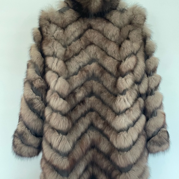 Dolce and Gabbana real fur coat size 6 - Picture 10 of 16